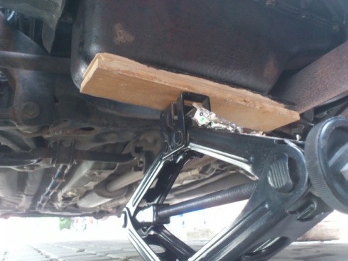 Pridvihnutie motora zospodu