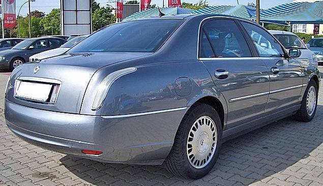 Lancia_Thesis_rear.jpg