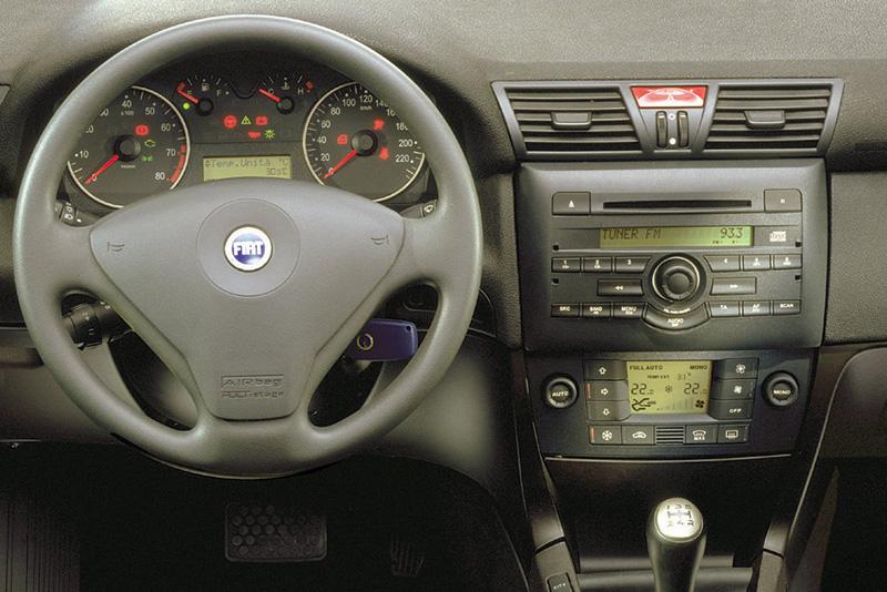 2303-b-Fiat_Stilo_2002.jpg