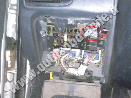 fiat-palio-1-obd-2-port.jpg